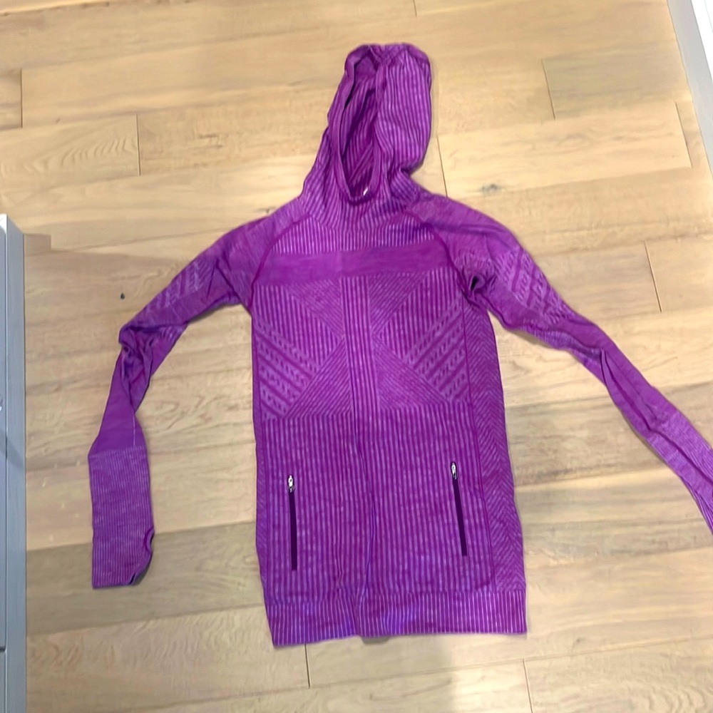 Lululemon athletic top